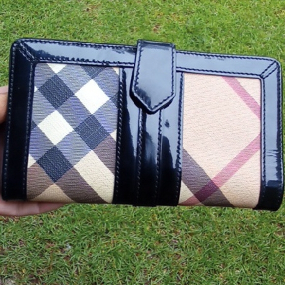 Burberry NEW Poppy Super Nova Black and Tan Wallet $599 RETAIL - Picture 2 of 14